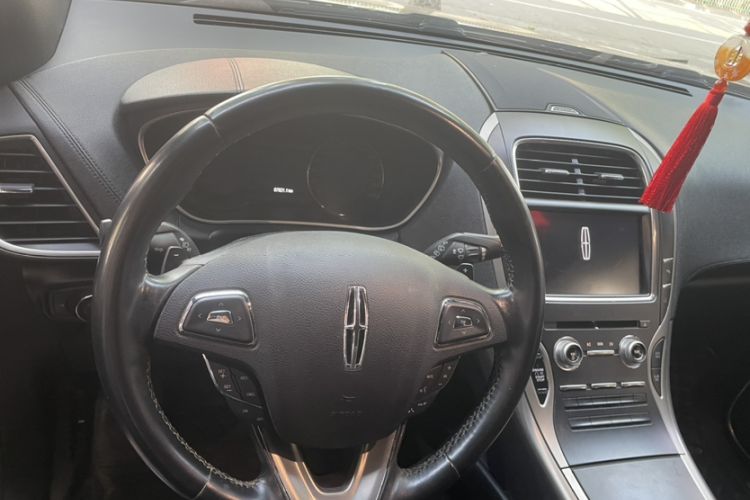 Used Lincoln MKX 2015 2.0T Two-Wheel Drive Deluxe Edition
