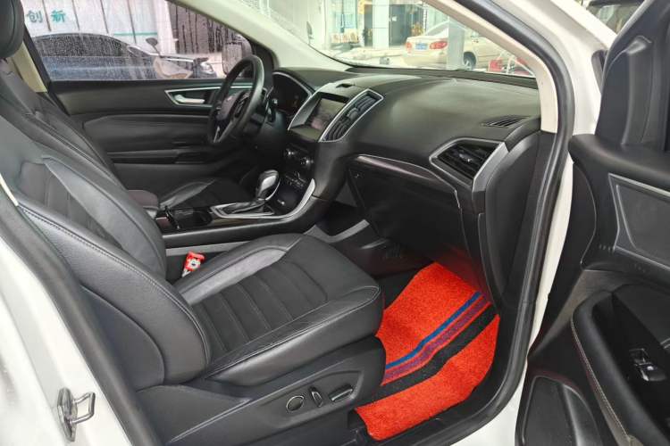 Used Ford Edge 2015 2.0T GTDi Two-Wheel-Drive High-Line Version
