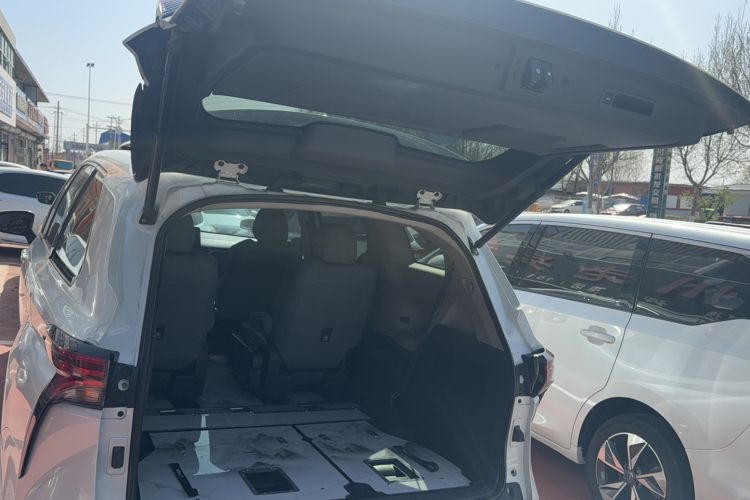 Used Toyota Granvia 2023 2.5L Hybrid Comfort Edition Trunk