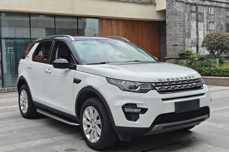 Used Land Rover Discovery Sport 2018 240 PS SE Version Exterior 2