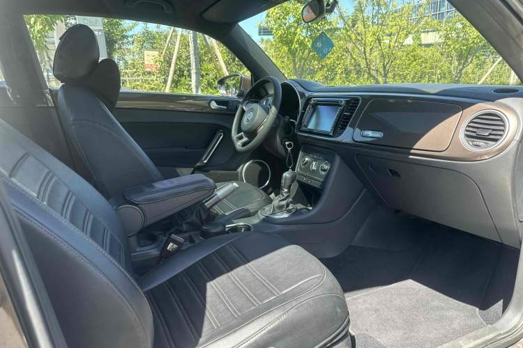 Used Volkswagen Beetle 2015 180TSI model
