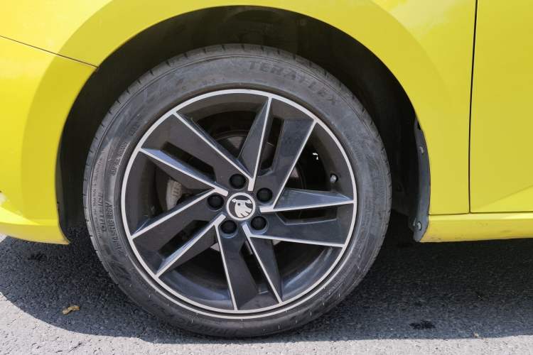 Used Skoda Fabia 2015 1.6L Automatic Sport Edition
