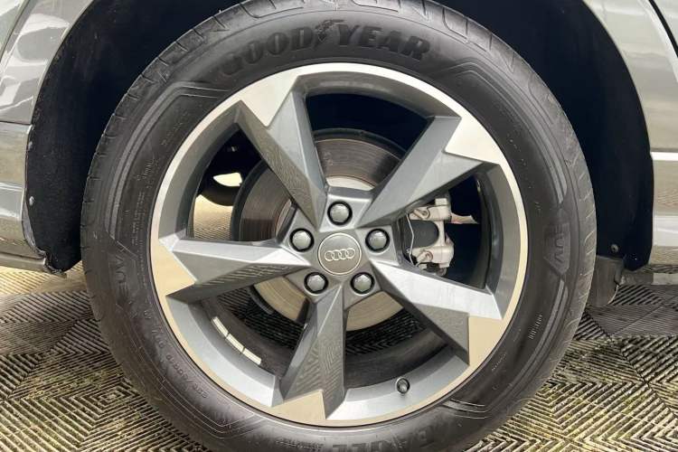 Used Audi Q3 2019 40 TFSI Fashion Dynamic Model