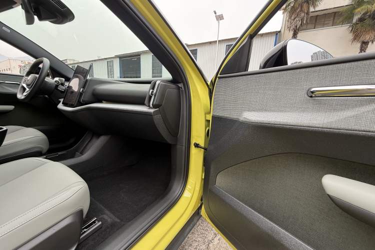 Used Volvo EX30 2025 Rear-Drive Long-Range Version Ultra