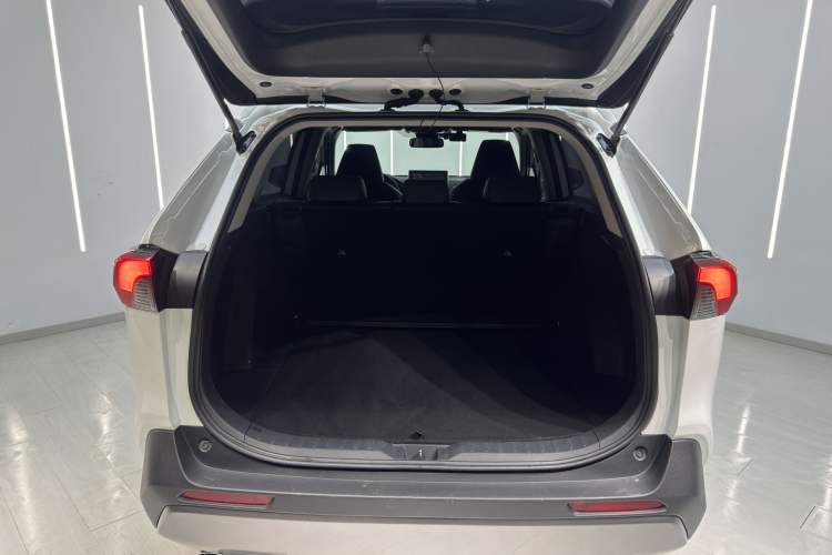 Used Toyota RAV4 2021 Dual-Engine 2.5L E-CVT Four-Wheel Drive Elite PLUS Edition Interior 7