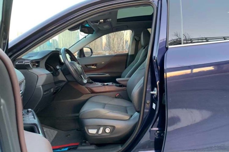 Used Toyota Harrier 2022 2.0L CVT Two-Wheel Drive Deluxe Edition
