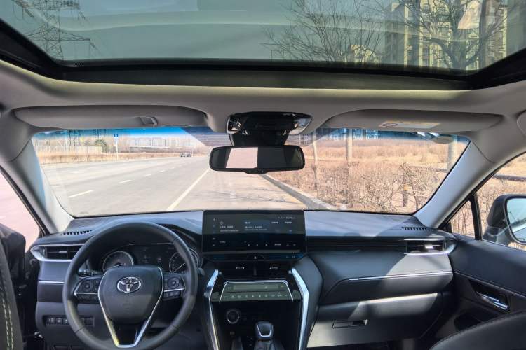 Used Toyota Harrier 2023 2.0L CVT Two-Wheel Drive Deluxe Edition Interior 2