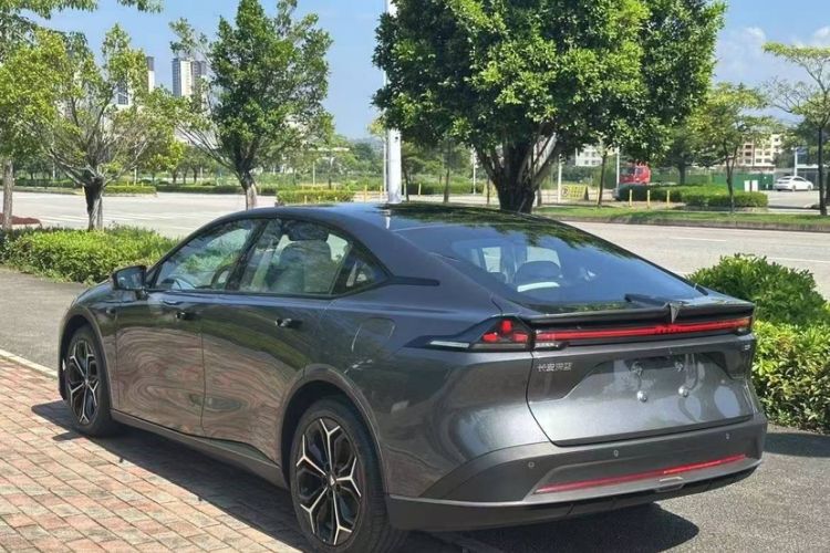 Used Deepal L07 2025 230 Ultra with DeepBlue Intelligent Driving AD PRO Extended-Range Version