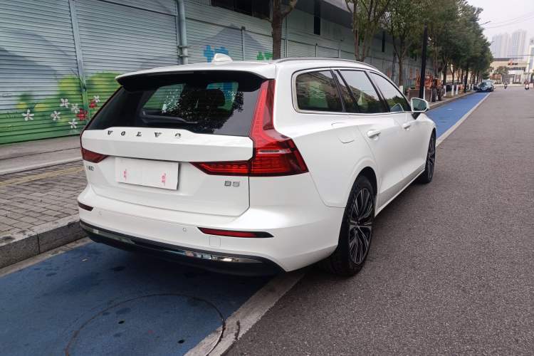 Used Volvo V60 2024 B5 Zhiyuan Luxury Edition
