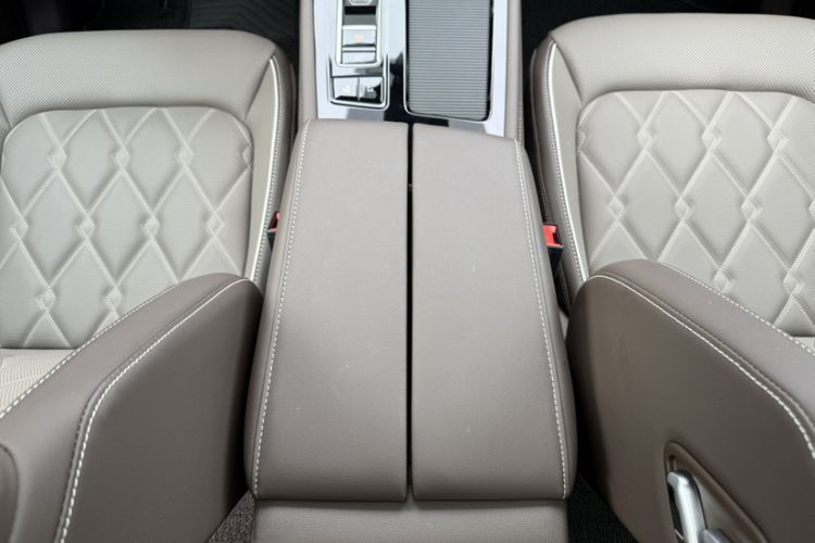 Used Volkswagen Viloran 2024 380TSI Premium Edition Gear Lever