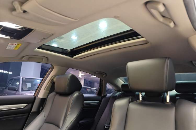 Used Honda Accord 2018 260TURBO Luxury Edition China VI Interior 4