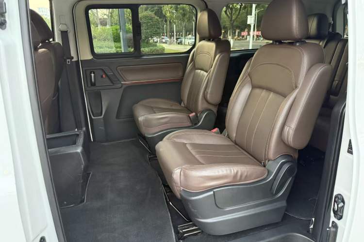 Used FORTHING Lingzhi PLUS 2021 2.0L Manual Luxury 7-Seater