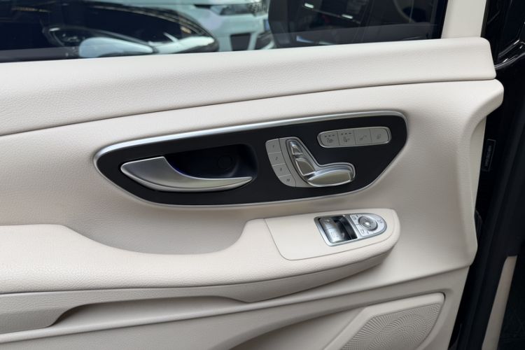 Used Mercedes-Benz V-Class 2024 V 300 Pilot Edition