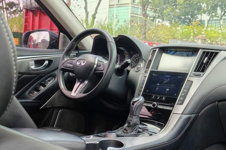 Used Infiniti Q50L 2018 2.0T Enjoyment Version China VI Standard
