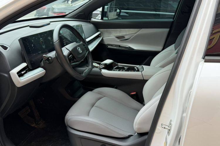 Used CHANGAN UNI-T 2023 Second-Generation 1.5T Prestige Model Interior 2