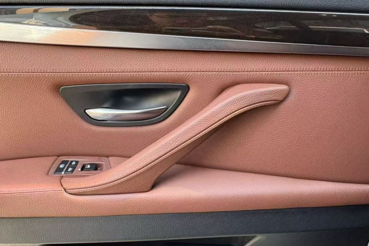 Used BMW 5 Series 2014 535Li Leading Model Interior 4