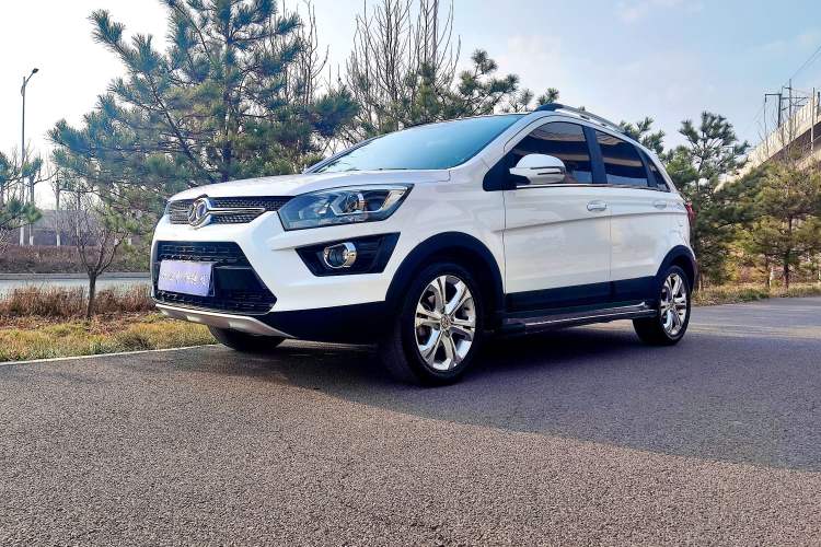 Used BAIC Senova X25 2015 1.5L manual Comfort trim level