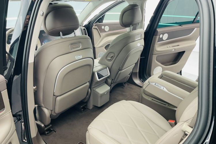 Used Hima AITO M9 2025 Extended-Range Ultra Version 52 kWh 6-Seater Interior 11