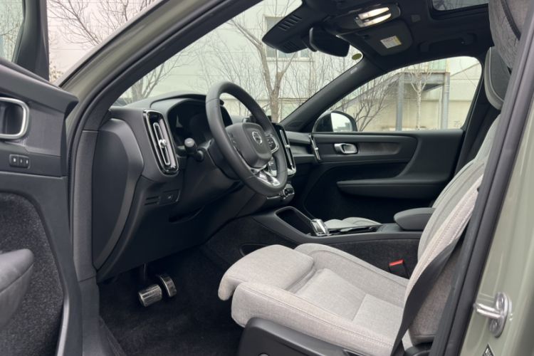 Used Volvo XC40 New Energy 2023 Four-Wheel-Drive High-Performance Version