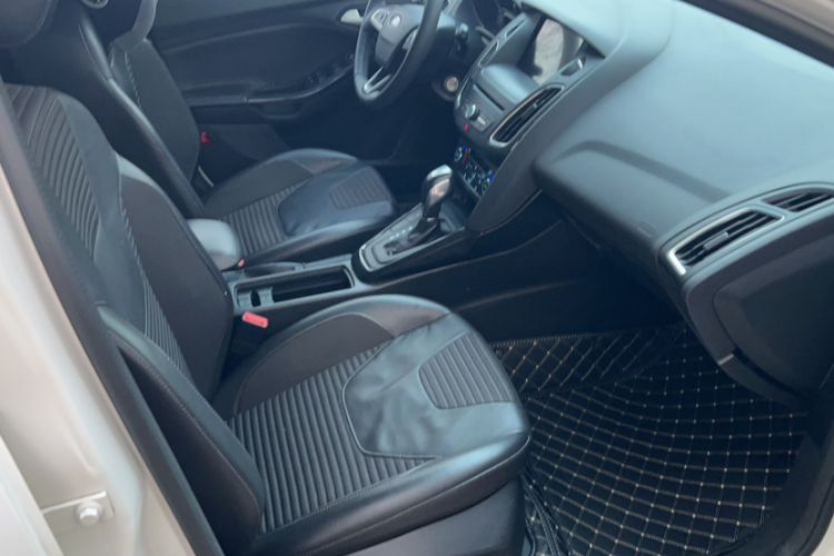 Used Ford Focus 2015 Hatchback EcoBoost 180 Automatic Elite Model Interior 3