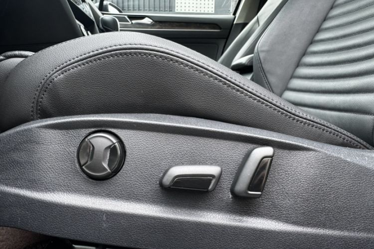 Used Volkswagen Magotan 2018 Facelift 330TSI DSG Luxury Model Interior 9