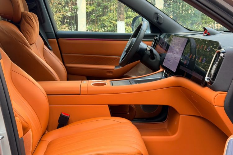 Used Hima AITO M8 2025 Extended-Range Max+ Version 53.4 kWh 5-Seater Edition Interior 8