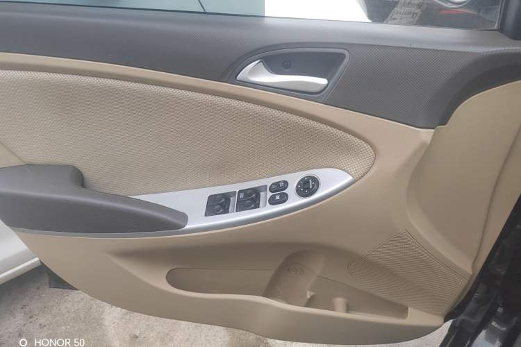 Used Hyundai Verna (older generation) 2011 Hatchback 1.4L Automatic Comfort Model GS