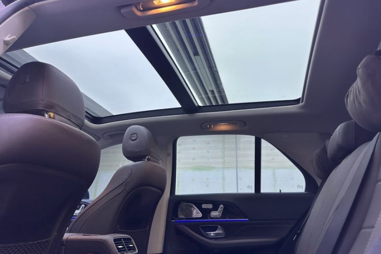 Used Mercedes-Benz GLE 2023 GLE 350 4MATIC Stylish Model Interior 3