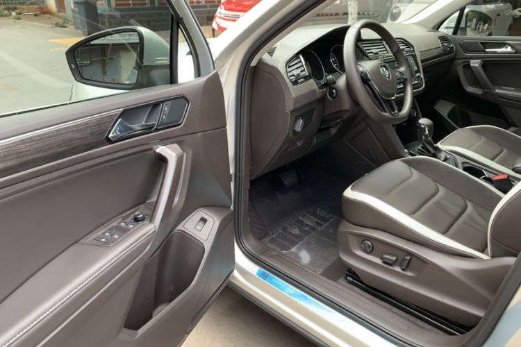 Used Volkswagen Tiguan L 2018 380TSI Automatic All-Wheel Drive Luxury Edition Interior 5