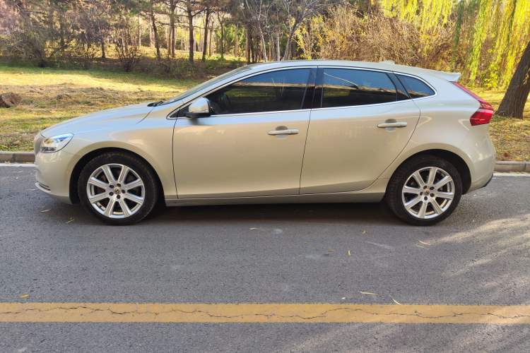 Used Volvo V40 2017 T3 Zhiya Edition