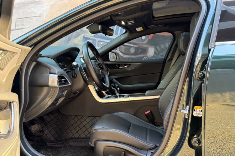Used Jaguar XEL 2022 2.0T 200PS R-DYNAMIC Youth Sport Edition Interior 3