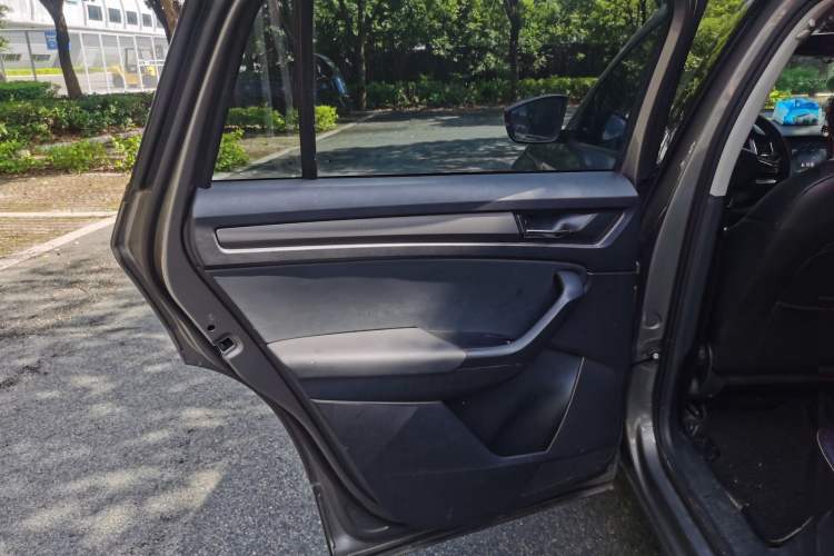 Used Skoda Kodiaq 2018 Facelifted TSI330 5-Seater Two-Wheel-Drive Comfort Edition