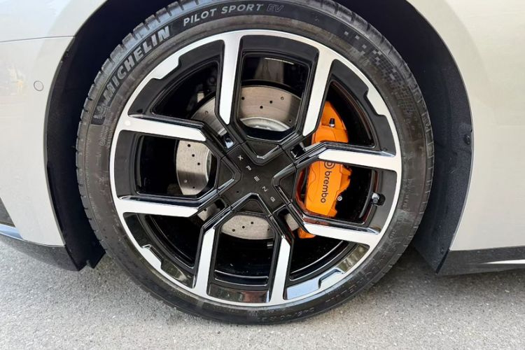 Used XPeng P7 2025 Model—750 All-Wheel-Drive High-Performance Ultra