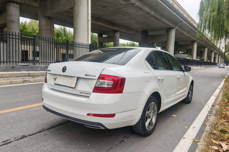 Used Skoda Octavia 2016 1.6L Automatic Smart Drive Edition
