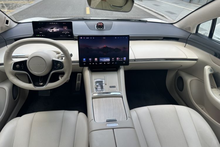 Used Hima Luxeed S7 2025 855 km Max