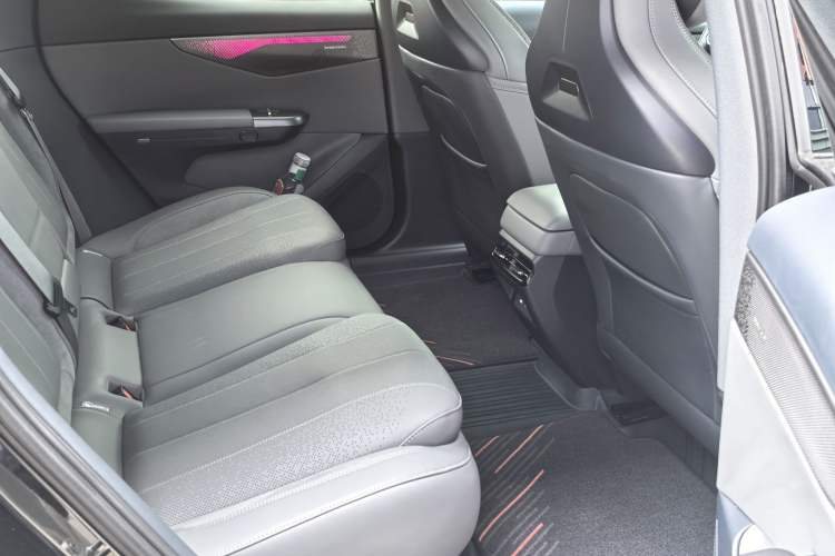 Used Lynk & Co 07 2024 EM-P 126 Long-Range Ultra