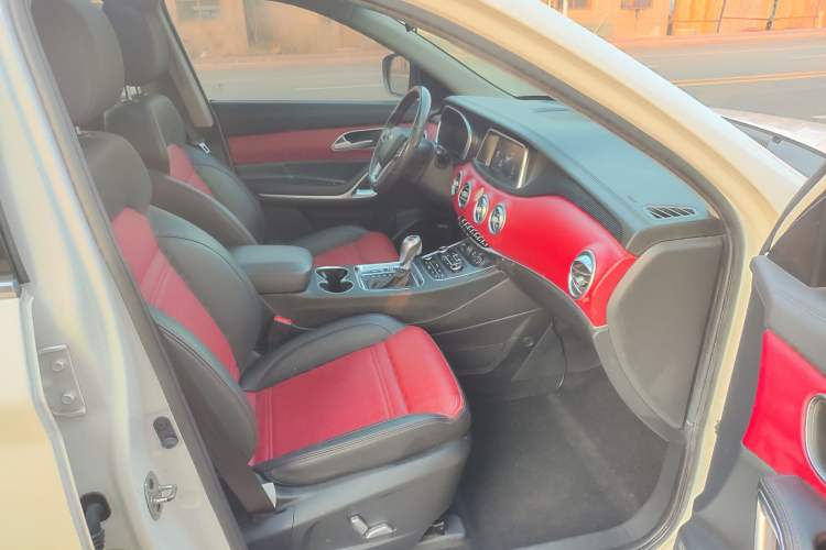 Used JAC Refine S7 2017 2.0T Automatic Luxury Model
