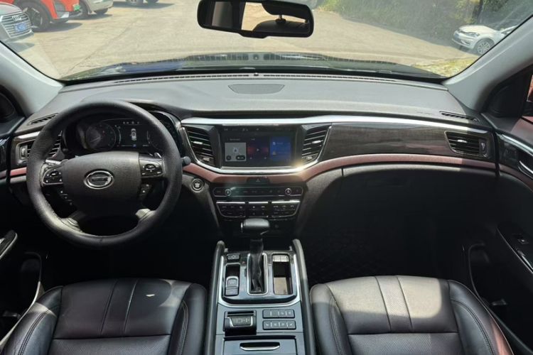 Used GAC Trumpchi GS8 2017 320T Two-Wheel Drive Luxury Smart Connectivity Version (7 Seats)