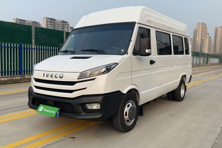 Used Iveco Daily 2023 2.5T A37M1 Multi-Purpose Passenger Vehicle Long Wheelbase Mid-Roof Dual Tires Manual Transmission Automatic Gearbox
