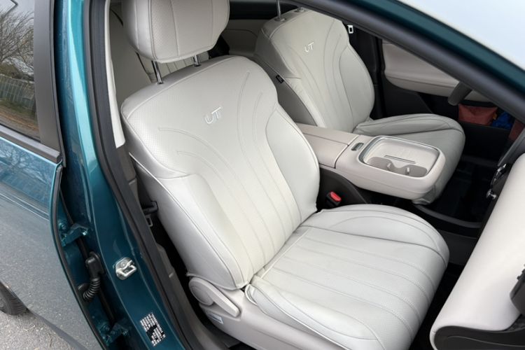 Used AION UT 2025 330 Starlight Edition
