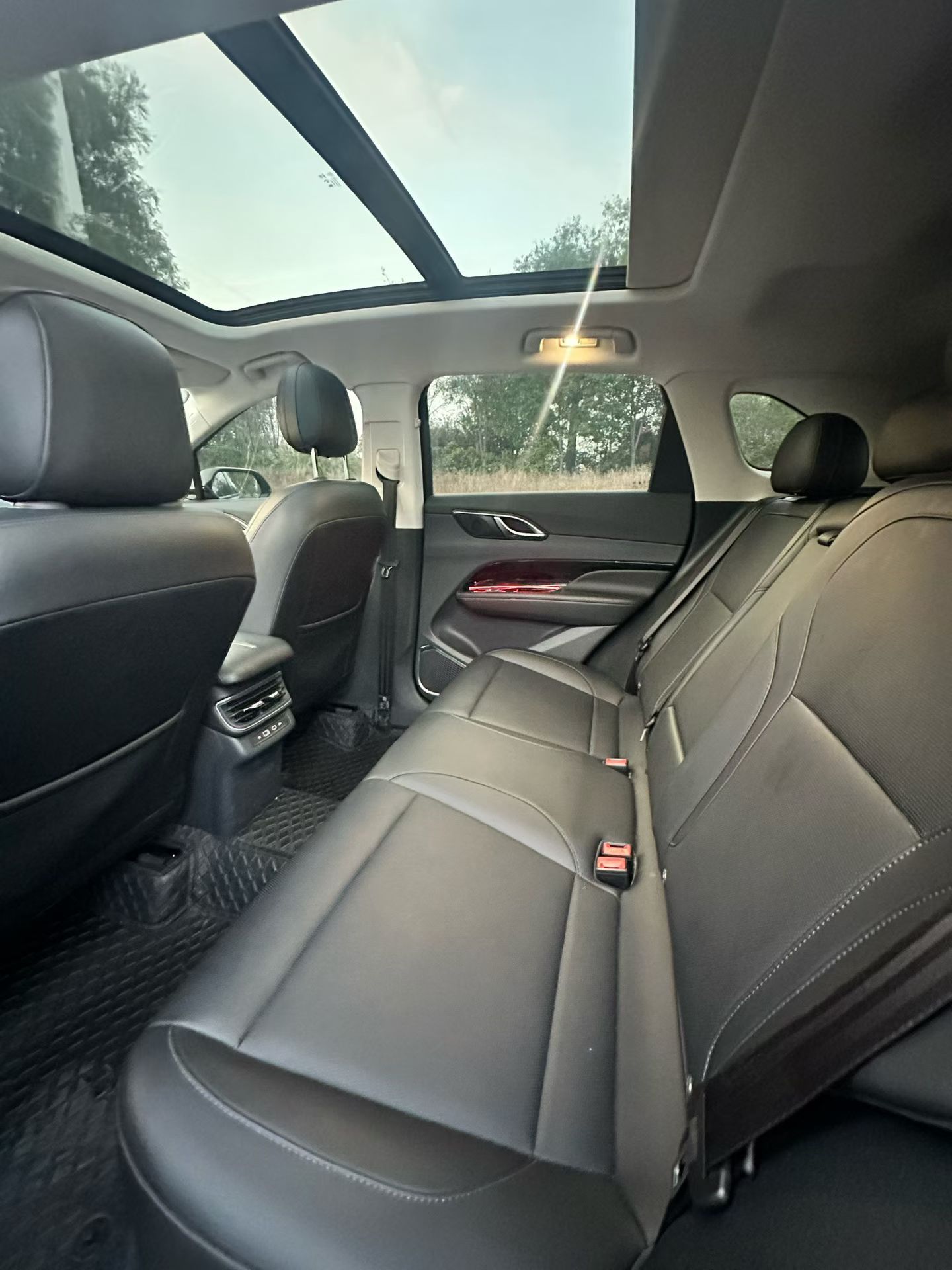 Hongqi HS3 PHEV 2025 Model 125km Jingwei 2 Millionth Anniversary Edition — снимка 11