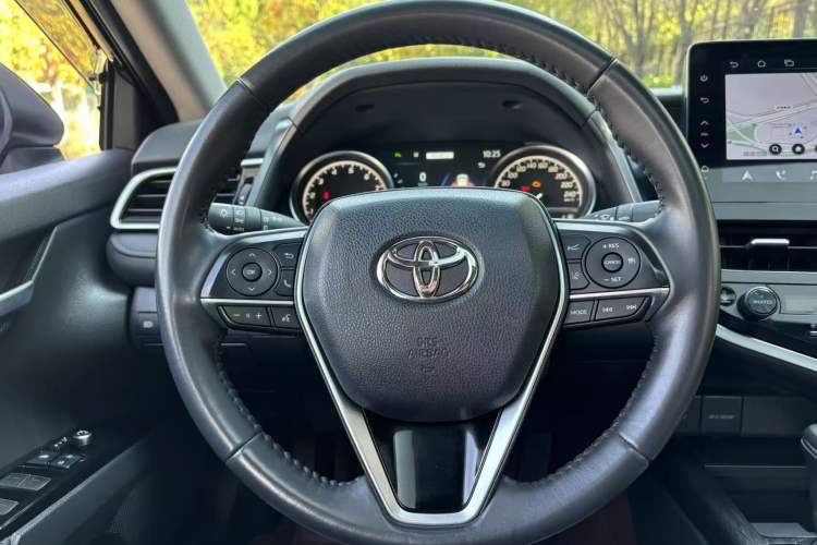 Used Toyota Camry 2023 2.0G Luxury Edition Interior 6