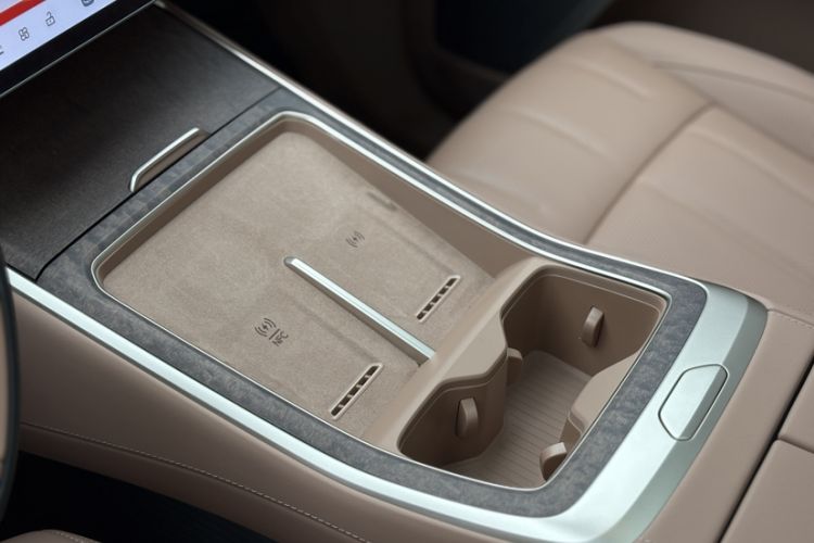 Used ONVO Luxeed L90 2025 Model—Ultra Six-Seater Version