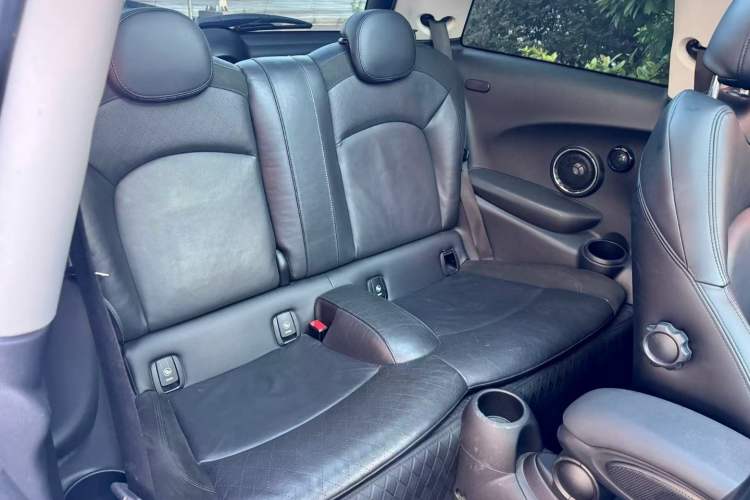 Used MINI 2016 2.0T COOPER S Pioneer Edition Interior 6