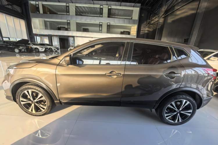 Used Nissan Qashqai 2019 2.0L CVT Luxury Edition Exterior 4
