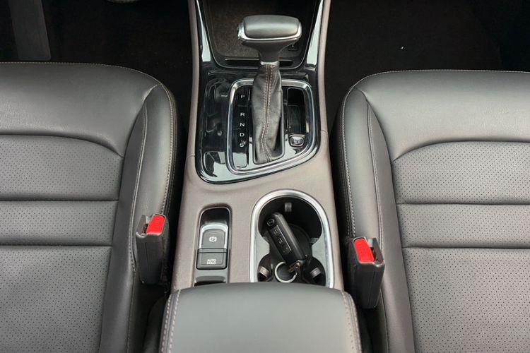 Used GAC Trumpchi GA4 2018 200T Automatic Luxury Edition Gear Lever