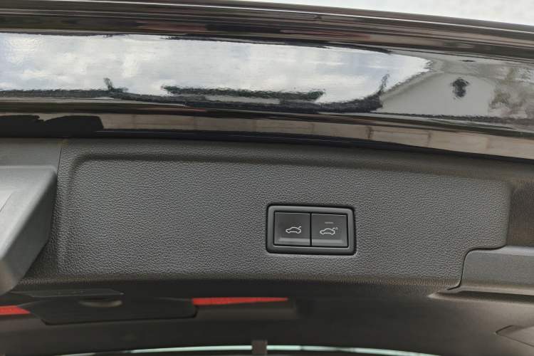 Used Volkswagen Touareg 2023 3.0 TSI Luxury Edition Obsidian Black Sport Package Interior 10