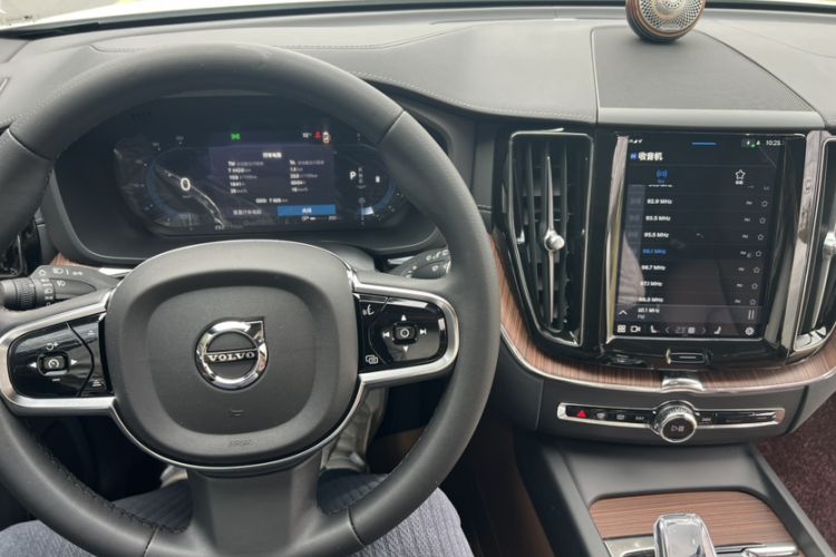 Used Volvo XC60 2024 B5 4x4 Smart Luxury Edition
