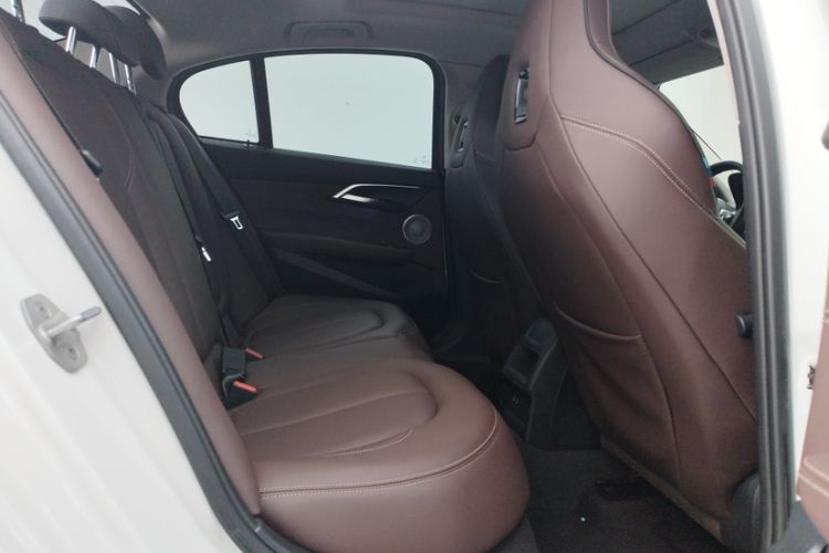 Used BMW 1 Series 2023 125i M Sport Night Edition Interior 4