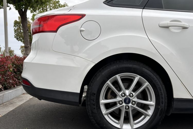 Used Ford Focus 2015 Sedan 1.6L Automatic Trend Model Exterior 2